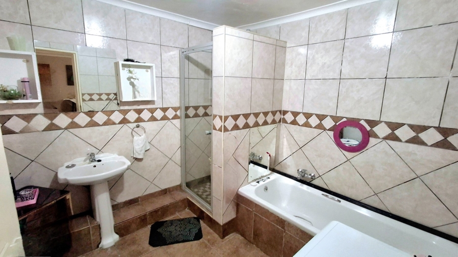 2 Bedroom Property for Sale in Vaalpark Free State